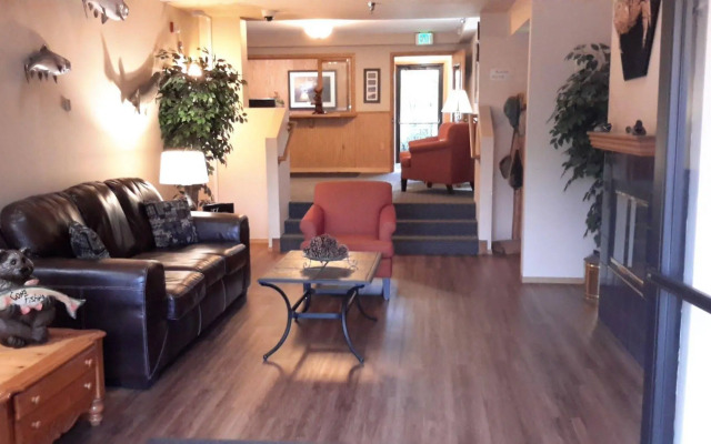 Lakeshore Inn & Suites