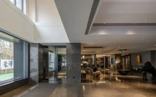 Holz Curio Hotel