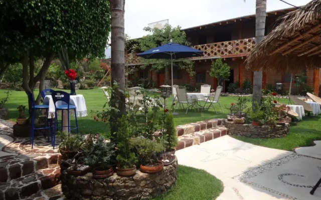 Paradise Hotel Boutique & Lounge