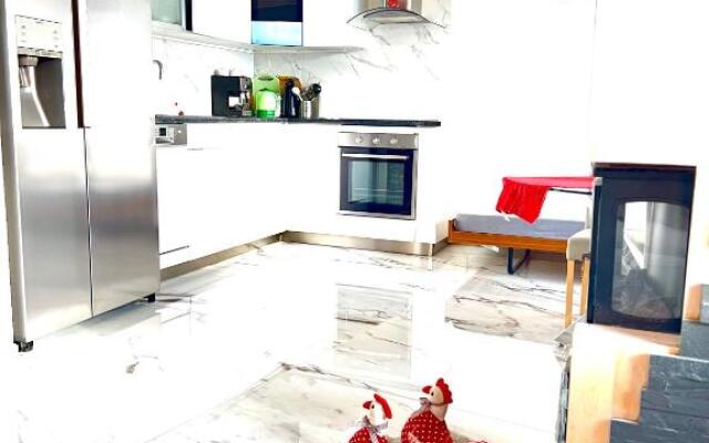 Fabulous Lakeside Family Apartment | 4 Rooms