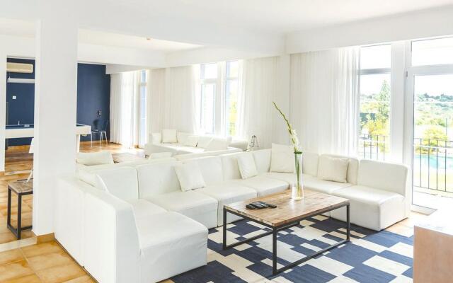 Monte Doiro Refugio Design