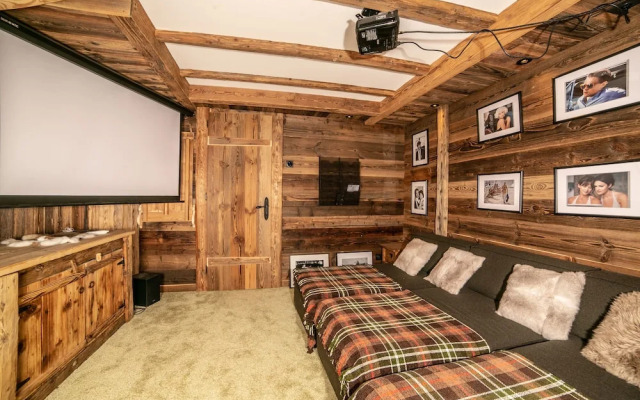 Kashmyre Chalet Luxe Chauffeur Sauna