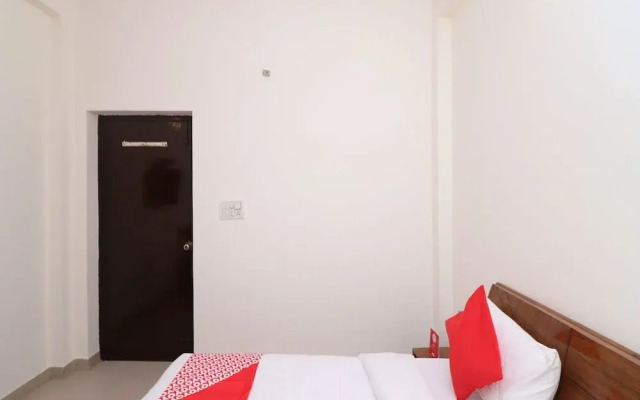 OYO 12068 Sunder Residency