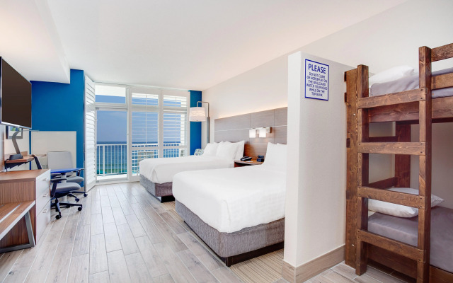Holiday Inn Express & Suites Panama City Beach - Beachfront by IHG