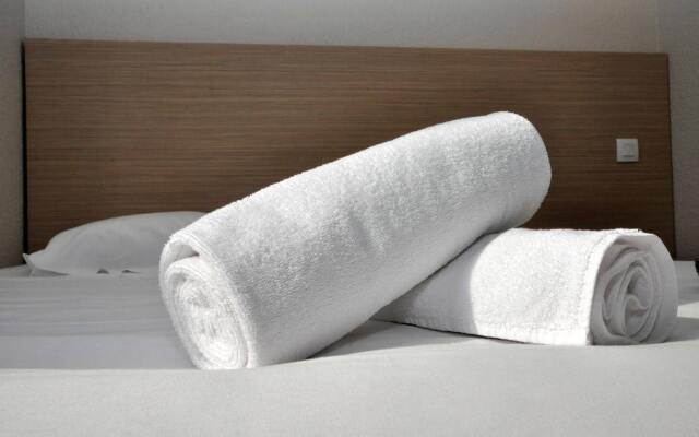 Brit Hotel Caen Mondeville