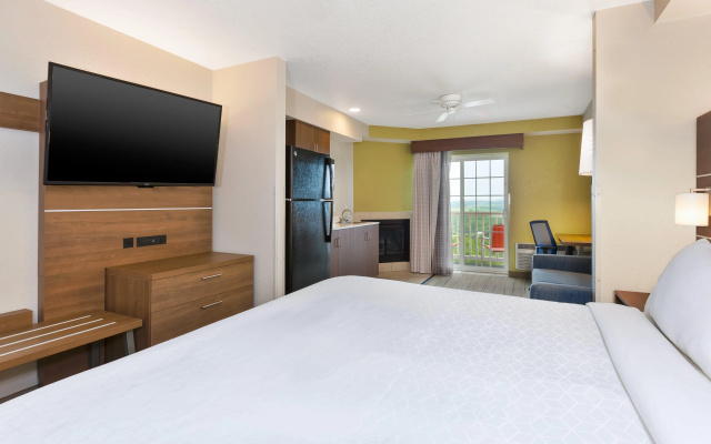 Holiday Inn Express & Suites Petoskey by IHG