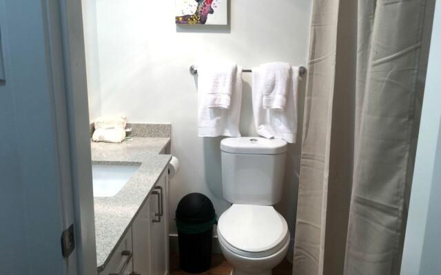 Pelicanstay in Burnaby Lake