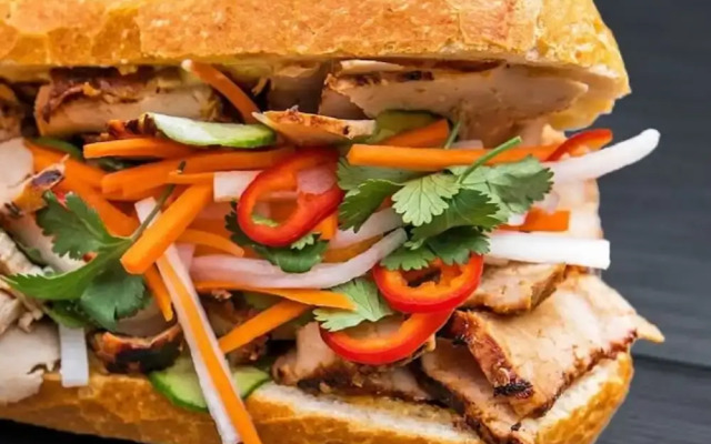 Saigon Authentic Home - FREE Infinity Pool & Gym Center & Drop-off Airport