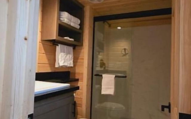 Luxury Cabin with Mountain View 7A