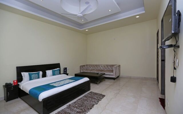 OYO 9072 Noida Dreamz