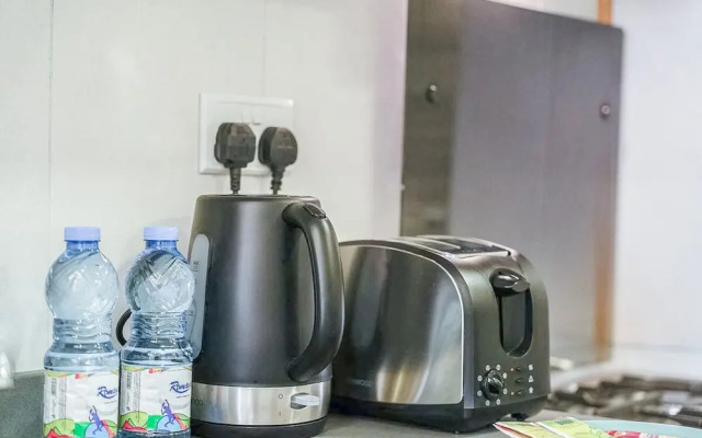 Perfect Studio That Sleeps 2 in JVC