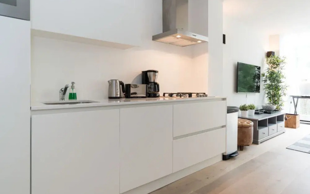 Ruby van Gogh Apartments