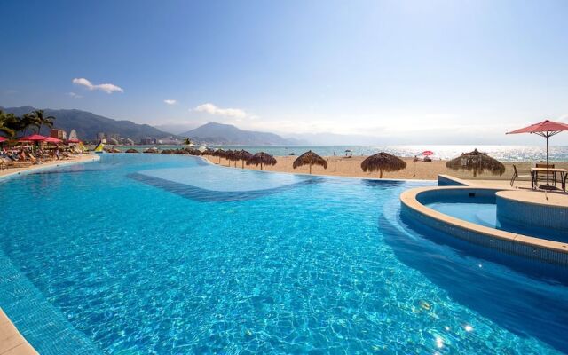 Oceanview 2 Bedroom Condo With Balconies