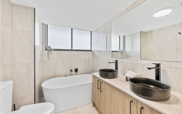 Lvl 30 - 2BRM Ocean Outlook Retreat – Bathroom – Gold Coast