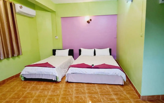 Royal Land Mae Klong Hotel