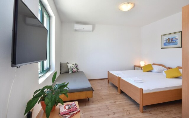 Amazing Home in Zastrazisce With Wifi and 2 Bedrooms
