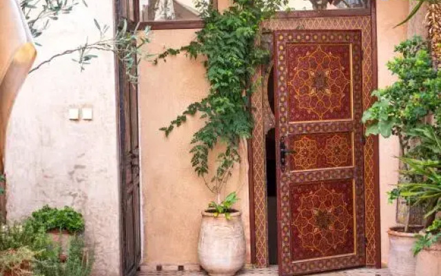 Riad Mur Akush