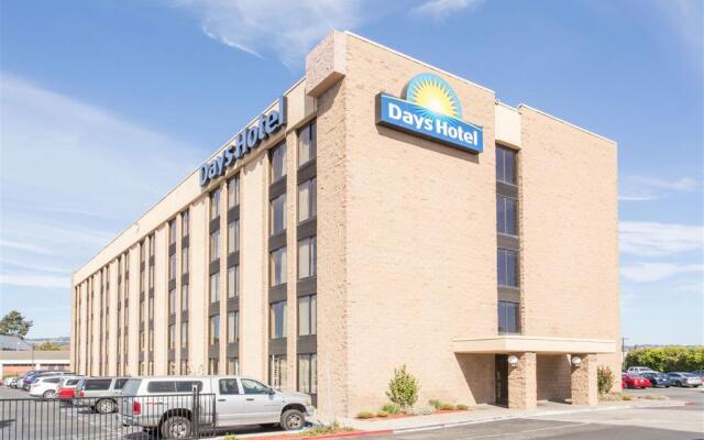 Days Hotel by Wyndham Oakland Airport-Coliseum