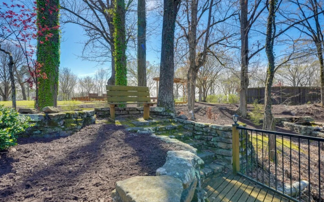 Stunning Southaven Estate: Pool & Spacious Deck!