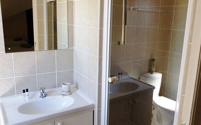 10 Mia Mia Self catering