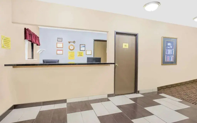Super 8 Waterloo