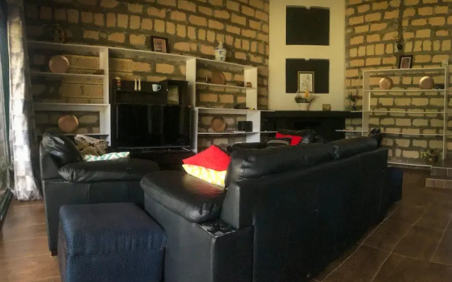 Stunning Karen Home With Modern Amenities