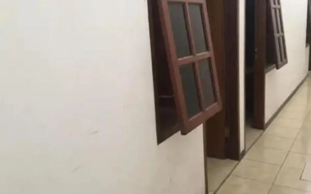 Penginapan Meli by ZUZU