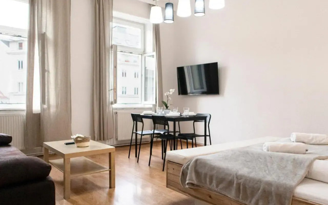 Fulfilling 2BR Apt. Very Central and Good Located