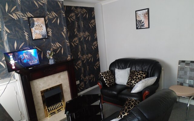 Comfortable 4-bed House in Hucknall, Nottingham