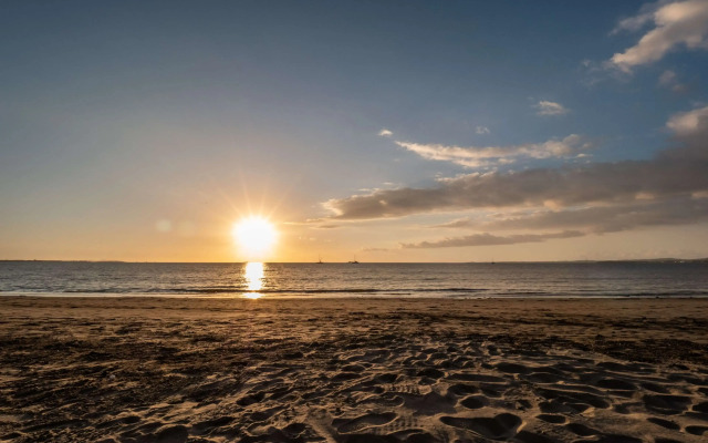 Ramada Suites by Wyndham Wailoaloa Beach Fiji Hotel