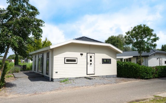 Well-kept chalet with dishwasher not far from the Biesbosch