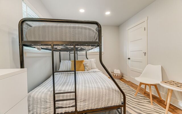 Delightful Grants Pass Home With Hot Tub!