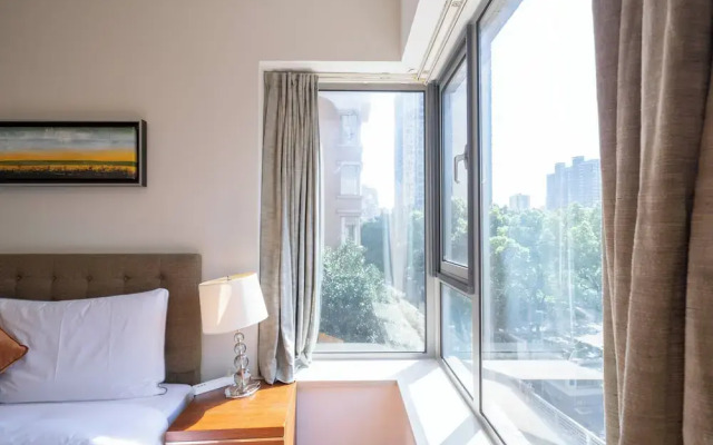 Tyms Cozy 2BR 1BA Apt Near Metro