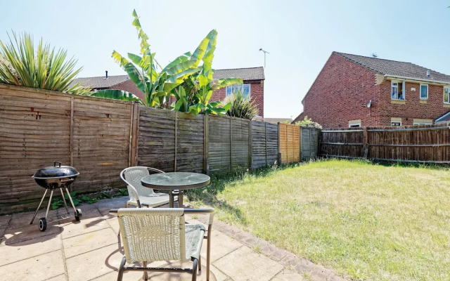 Lovely 2-bed House in Kent - Parking Available