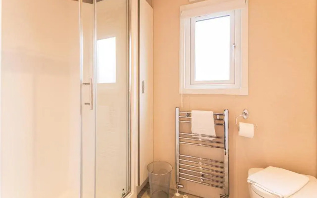 Juniper Lodge with Hot Tub