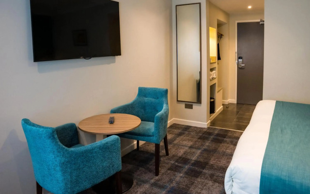 Almondsbury Inn & Lounge