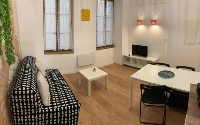 A 2 PAS DU VIEUX PORT Charmant T2