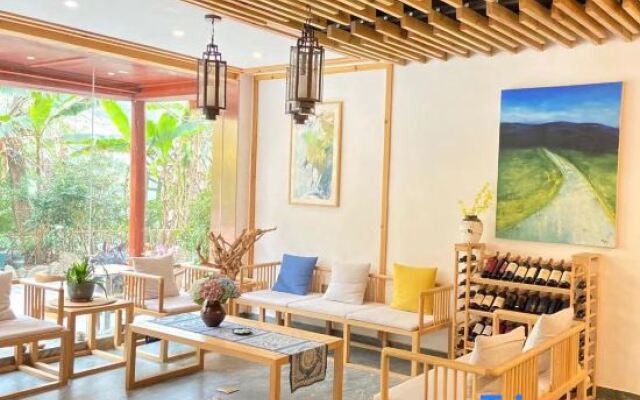 Bula Lakeside Holiday Hotel