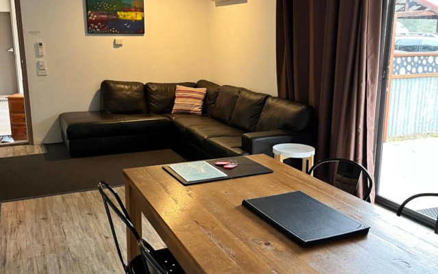 Snowview Holiday Units – Guest Rooms – Tawonga South