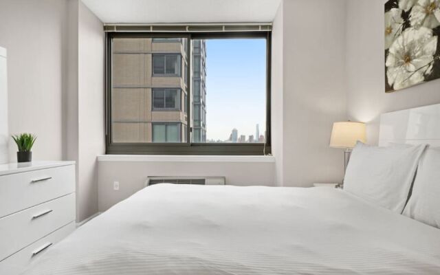 Bluebird Suites near PATH