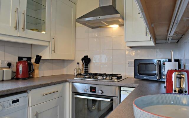 2 Bedroom Flat in Battersea Near Clapham Common