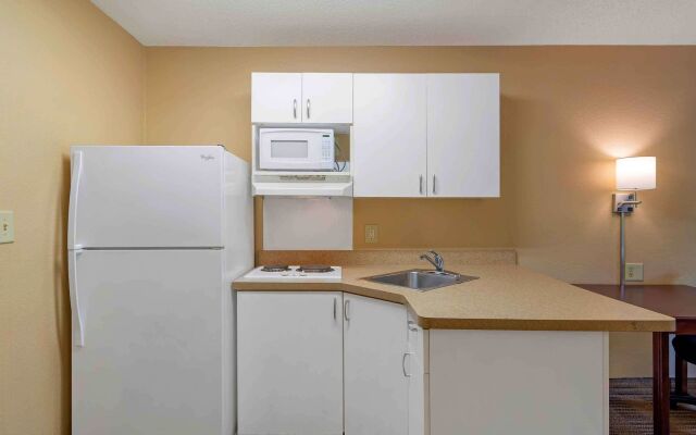 Extended Stay America Suites Atlanta Perimeter Crestline