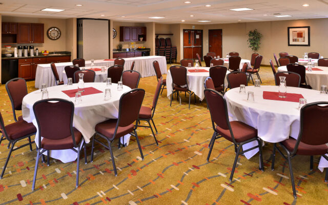 Holiday Inn Express & Suites Albany, an IHG Hotel