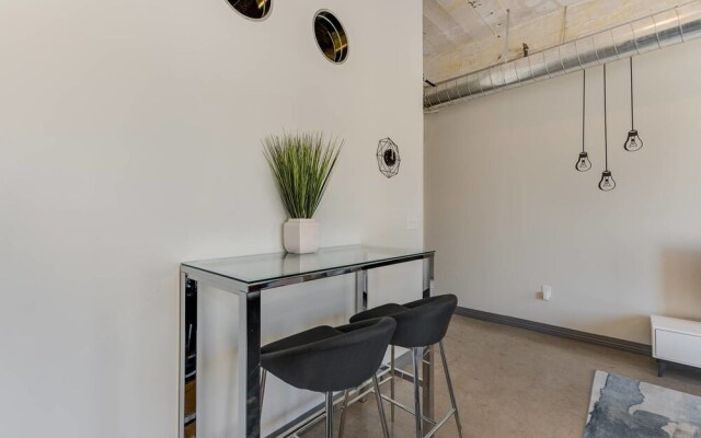 Brand New Stunning Unit Downtown