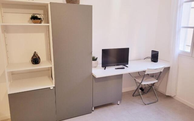 Studio Near The Ramparts Of Avignon