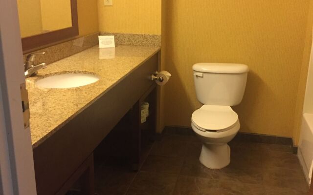 Comfort Suites Louisville Airport