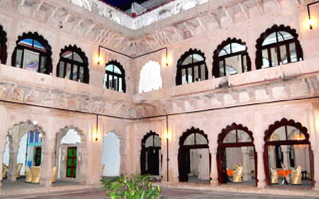 Mahalkhas Palace