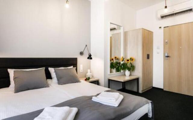 Happy Apartments