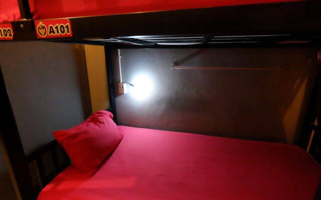 Let It Bee Econo Hostel