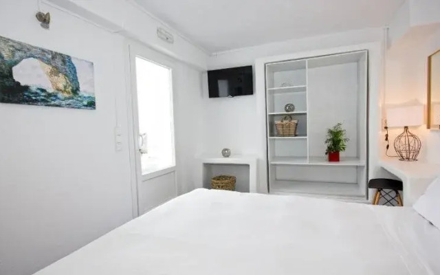 Anixi Lounge Suites - Adults Only